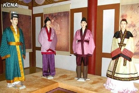 朝鲜举行传统服饰展重现鼎盛时期服饰文化(组图)