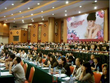 凯盛09秋冬新品发布会隆重召开 凯盛09秋冬新品发布会隆重召开