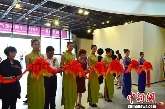 2013中韩服装产学协会时装展及学术论坛广西举行