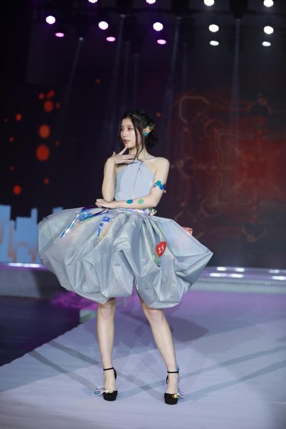北方工业大学办服装服饰大赛 科技感与中国风并存