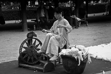 马可“无用”巴黎高级时装周发布 (图)