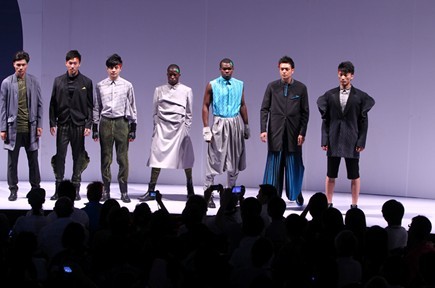 ESMOD·北京2011秋冬时装发布　洪晃首次签约设计师