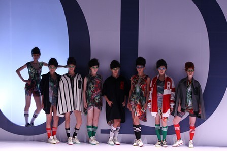 ESMOD·北京2011秋冬时装发布　洪晃首次签约设计师