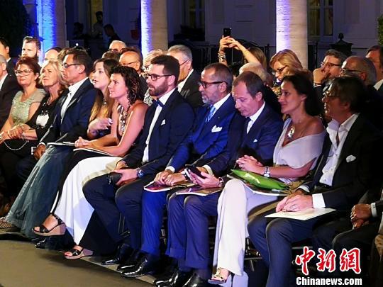 意大利“金剪刀”裁缝师大奖赛总决赛展示中国服装实力