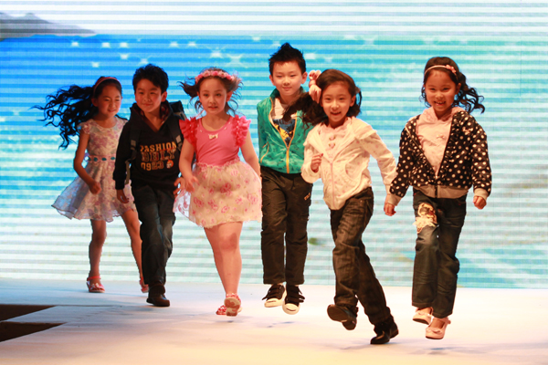 【CHIC】茶山镇品牌服装动态亮相CHIC（图）