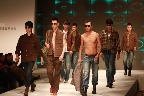 【CHIC】茶山镇品牌服装动态亮相CHIC（图）